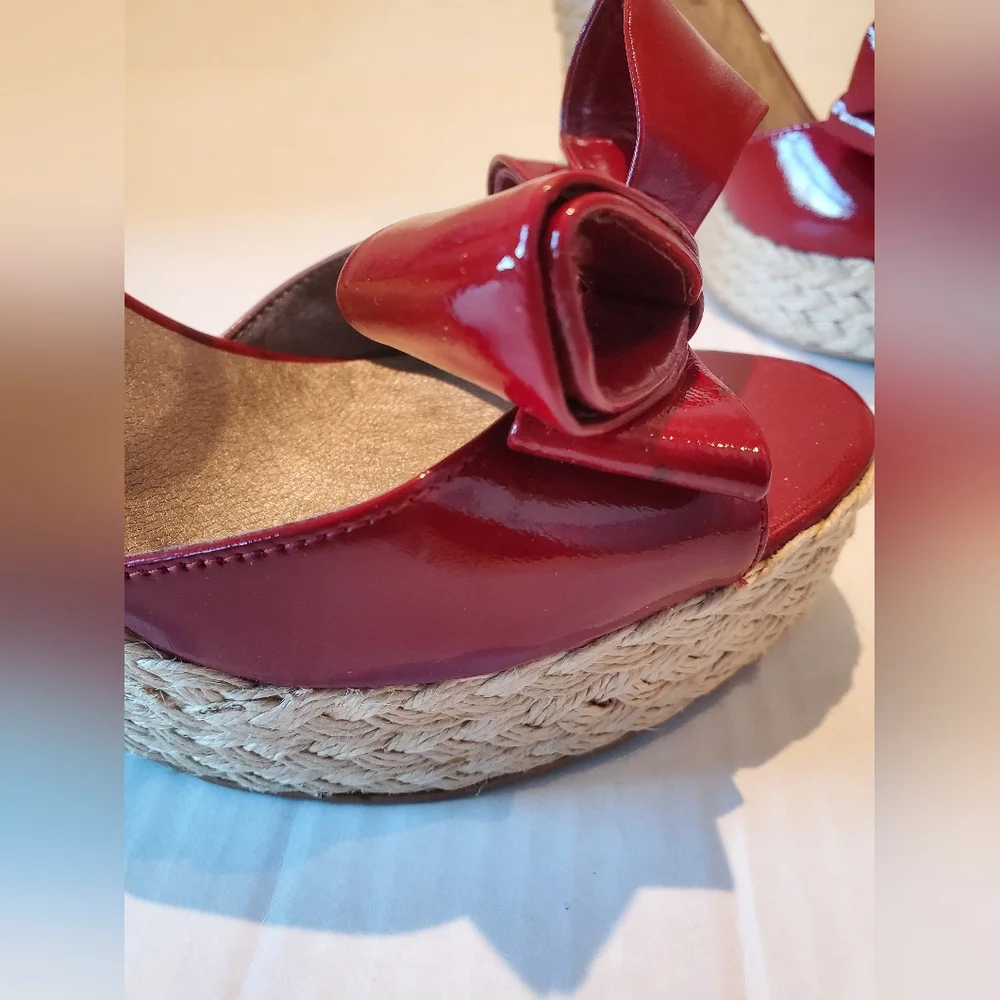 Moda Spana Red Patent Wedge Sandals Sz 10
